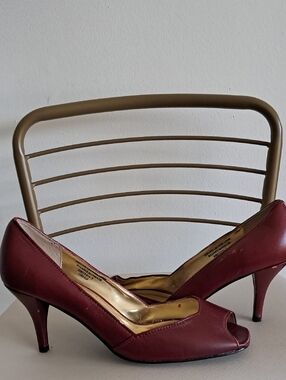 Colin Stuart Burgundy Peep-Toe Mid Heels